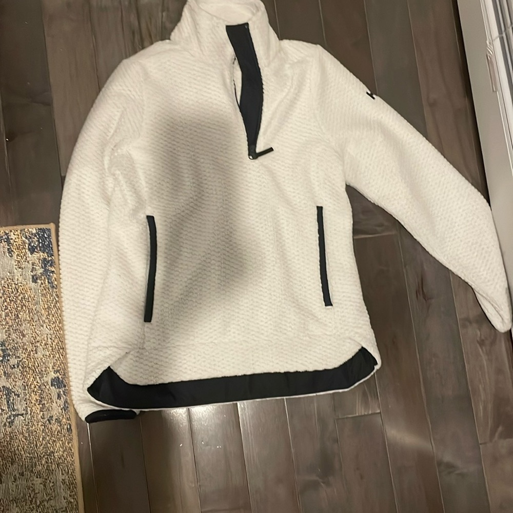 White helly Hansen fleece